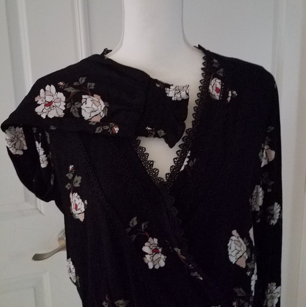 American Rag Blouse - Picture 5 of 16